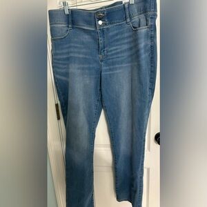 BNWT Nine West Mid Rise Slim Straight Jeans - Size 18